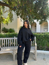 Load image into Gallery viewer, Simple Things Cargo Sweatpants (Black)
