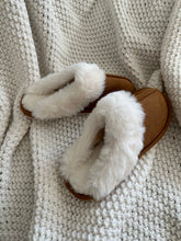 Load image into Gallery viewer, Snugg Slippers (Chestnut)
