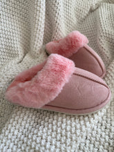 Load image into Gallery viewer, Snugg Slippers (Baby Pink)
