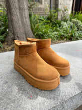 Load image into Gallery viewer, Snugg Ultra Mini Platform Boots (Camel)
