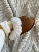 Load image into Gallery viewer, Snugg Slippers (Chestnut)
